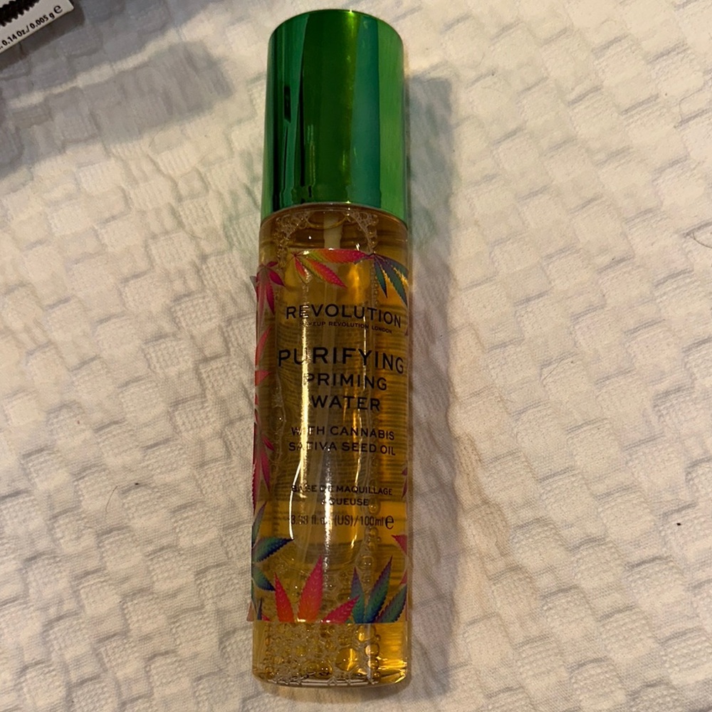 Revolution Purifying Priming Water - Green